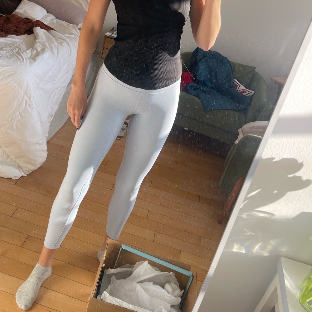 DONATING 7/8. MOVING SALE. Lululemon | align high rise 25” pastel blue